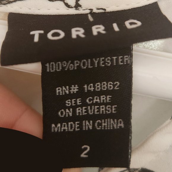 Torrid Moon and Stars Blouse Size 2 - Picture 5 of 5